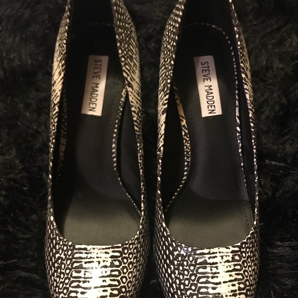 Steve Madden Nala Platform Pumps - Picture 4 of 6